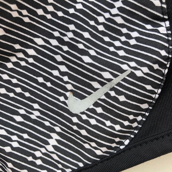 Nike Dry-Fit Athletic Running Shorts Size Medium - Picture 7 of 7